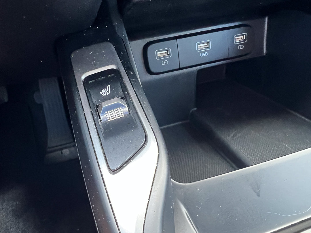 Used 2022 Kia Sorento S FWD image 28