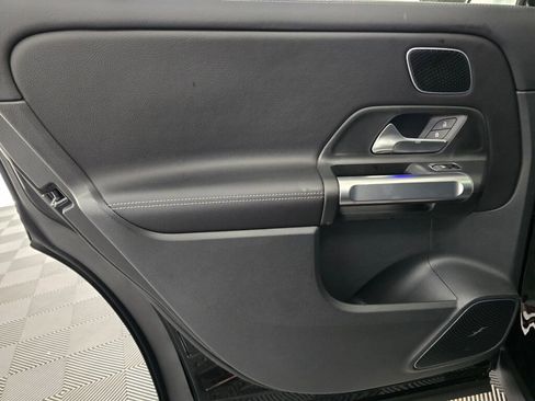Used 2025 Mercedes-Benz GLB 250 4MATIC image 19