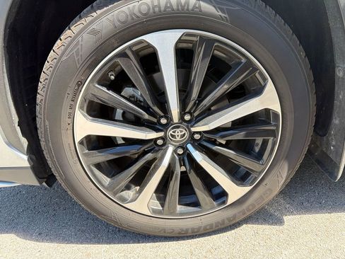 Used 2021 Toyota Highlander XSE AWD/4WD image 36