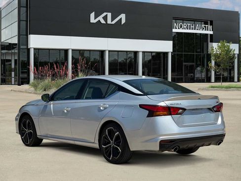Used 2025 Nissan Altima 2.5 SR FWD image 8