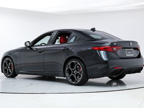 Used 2023 Alfa Romeo Giulia Veloce RWD image 3