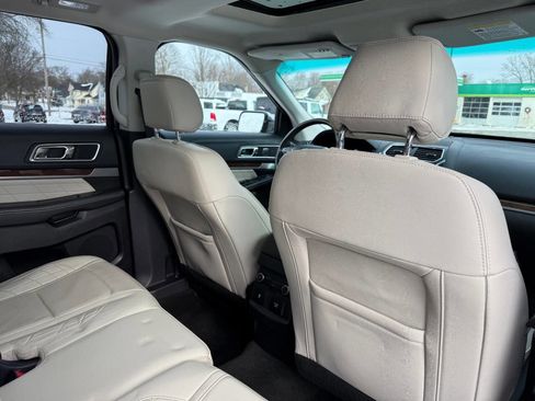 Used 2016 Ford Explorer Platinum image 28