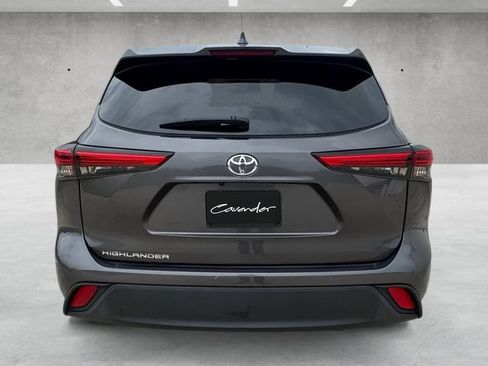 Used 2021 Toyota Highlander L FWD image 15
