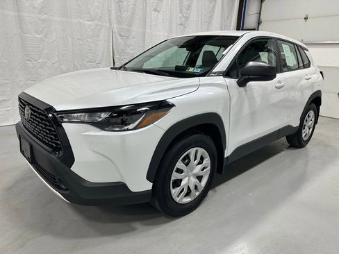 Used 2025 Toyota Corolla Cross L image 3