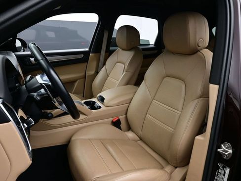 Certified 2023 Porsche Cayenne S Platinum AWD/4WD image 5