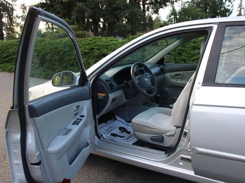 Used 2008 Kia Spectra EX FWD image 5