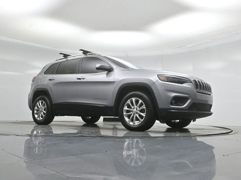 Used 2019 Jeep Cherokee Latitude w/ Popular Appearance Group AWD/4WD image 4