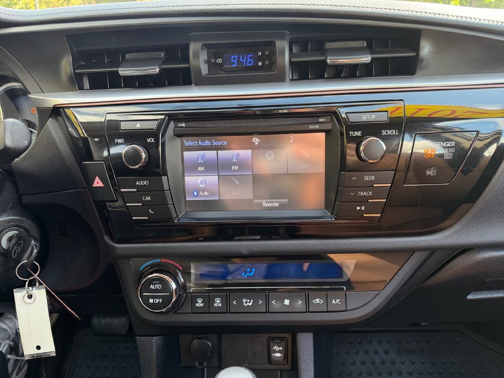 Used 2014 Toyota Corolla LE FWD image 21