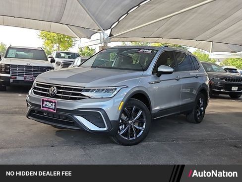 Used 2023 Volkswagen Tiguan SE w/ Panoramic Sunroof Package FWD image 1