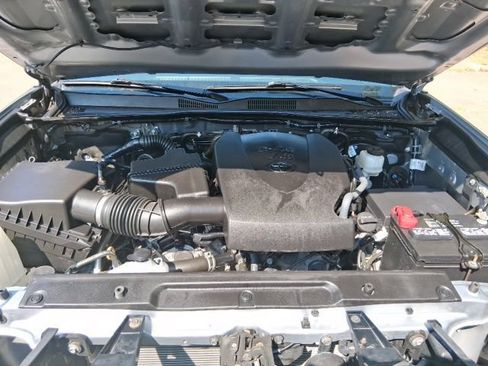 Used 2020 Toyota Tacoma TRD Sport AWD/4WD image 28
