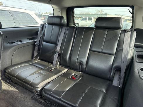 Used 2007 Chevrolet Suburban LTZ w/ LTZ Preferred Equipment Group image 8