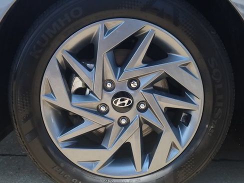 Used 2024 Hyundai Elantra SEL FWD image 7