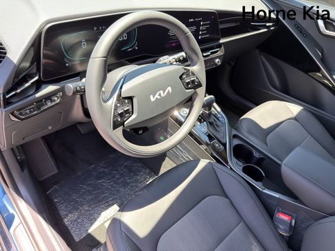 New 2026 Kia Niro EX FWD image 11