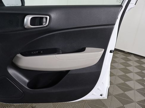 Certified 2024 Hyundai Venue SEL FWD image 20