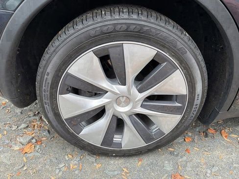 Used 2024 Tesla Model Y Long Range image 7