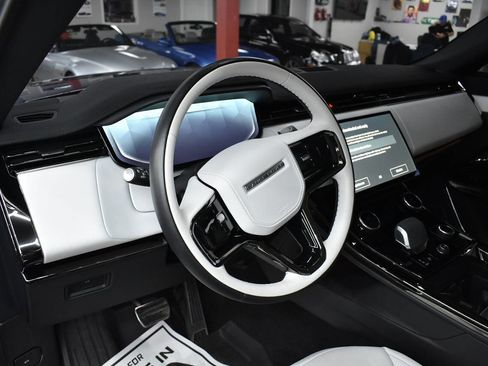 Used 2023 Land Rover Range Rover Sport SE Dynamic image 15