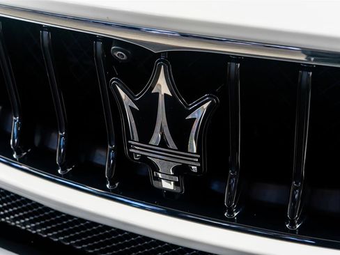 Used 2023 Maserati Ghibli Modena RWD image 25