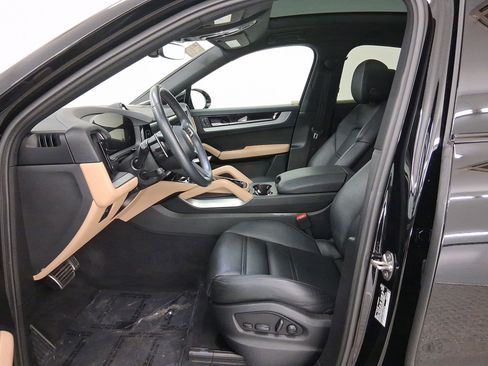 Certified 2024 Porsche Cayenne Coupe AWD/4WD image 5