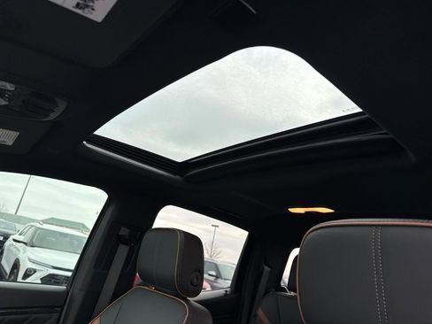 Used 2026 GMC Canyon AT4 w/ Technology Plus Package image 5