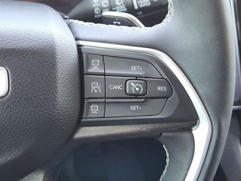 Used 2023 Jeep Grand Cherokee Limited w/ Black Appearance Package image 29