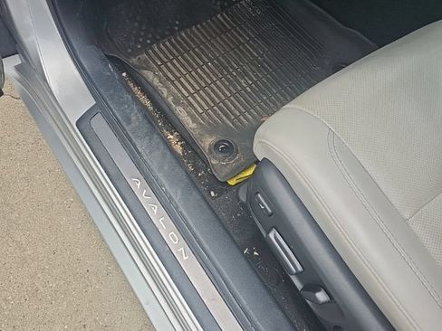 Used 2017 Toyota Avalon Limited w/ Carpet Mat Package FWD image 12