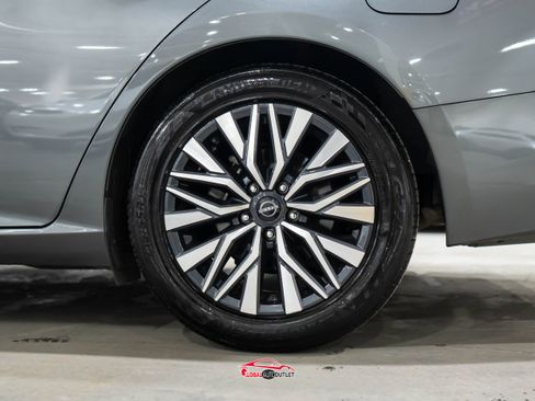 Used 2024 Nissan Altima 2.5 SV image 12