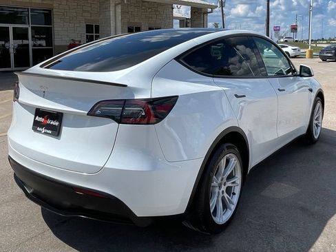 Used 2023 Tesla Model Y AWD image 4