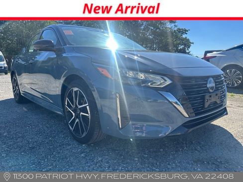 Used 2025 Nissan Sentra SR w/ SR Premium Package FWD image 2