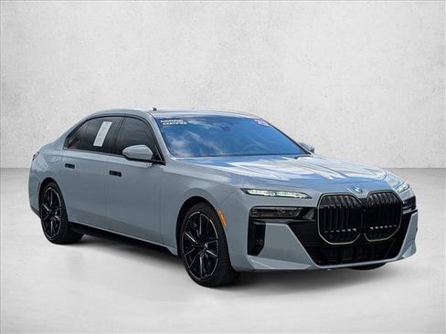 Used 2025 BMW 760i xDrive w/ Executive Package AWD/4WD image 3
