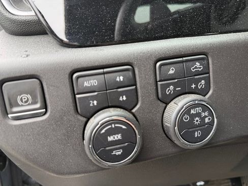 Certified 2023 Chevrolet Silverado 1500 LTZ w/ LTZ Premium Package AWD/4WD image 18