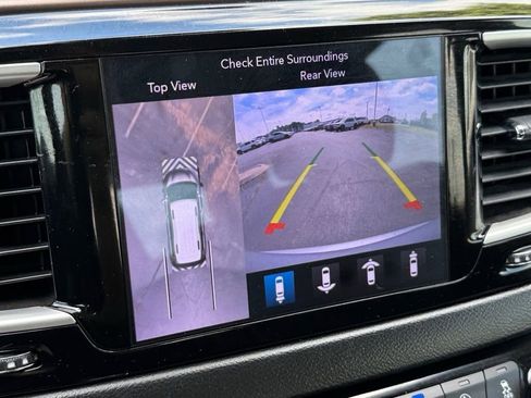 Used 2019 Chrysler Pacifica Touring-L w/ Advanced Safetytec Group FWD image 11