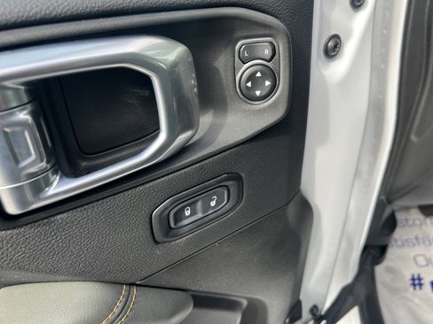 Used 2024 Jeep Gladiator Mojave image 18