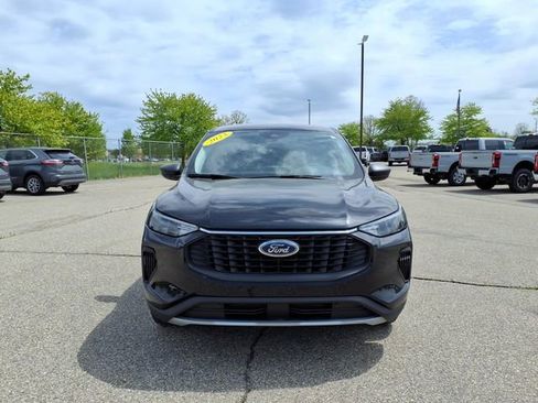 Used 2023 Ford Escape Active w/ Tech Pack #1 AWD/4WD image 2