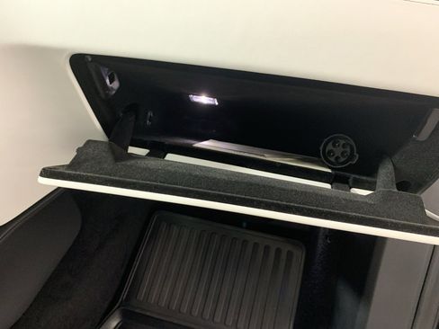 Used 2017 Tesla Model X 75D image 40