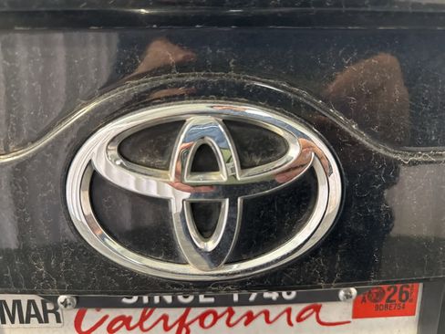 Used 2014 Toyota Camry SE image 12