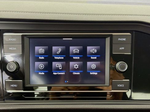 Used 2023 Volkswagen Jetta SE FWD image 14