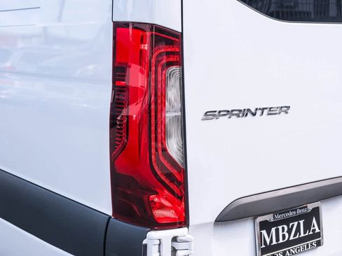 Used 2024 Mercedes-Benz Sprinter 2500 image 7