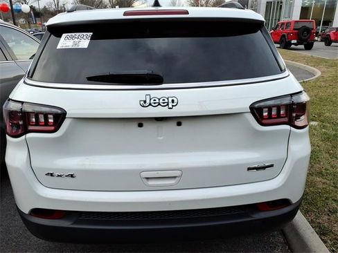 Used 2022 Jeep Compass Latitude w/ Sun and Sound Group image 8
