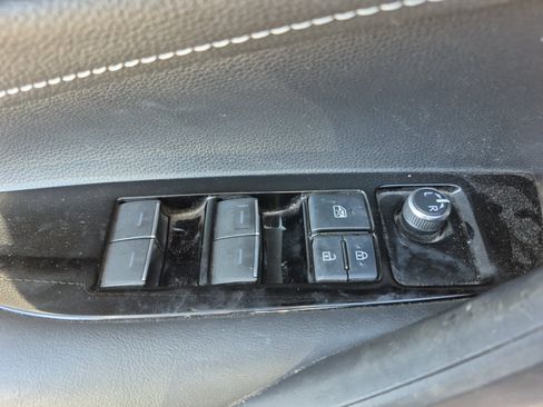 Used 2021 Toyota Corolla SE w/ Carpet Mat Package (TMS) FWD image 15