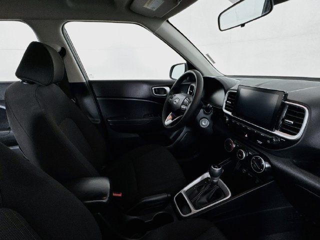 Used 2026 Hyundai Venue SE FWD image 25