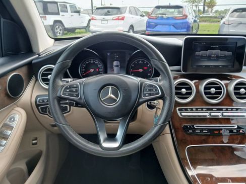 Used 2018 Mercedes-Benz GLC 300 w/ Premium Package image 25