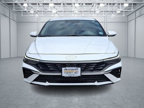Used 2024 Hyundai Elantra SEL FWD image 3