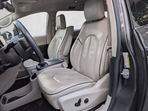 Used 2018 Chrysler Pacifica Limited w/ Advanced Safetytec Group image 15