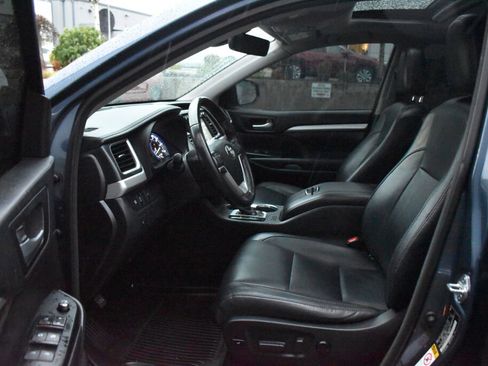 Certified 2017 Toyota Highlander SE image 18
