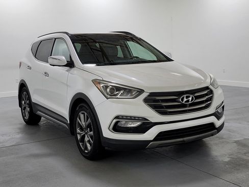 Used 2018 Hyundai Santa Fe Sport FWD image 2