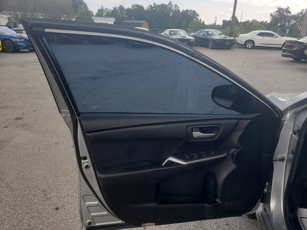 Used 2017 Toyota Camry SE FWD image 6