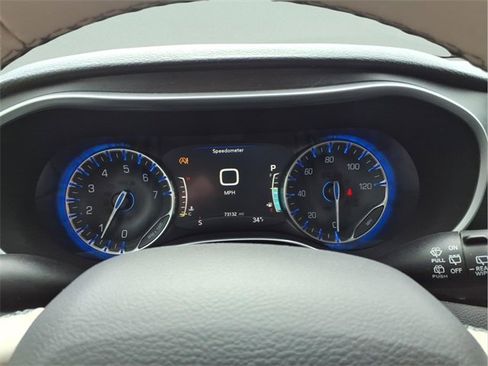 Used 2020 Chrysler Pacifica Limited image 16