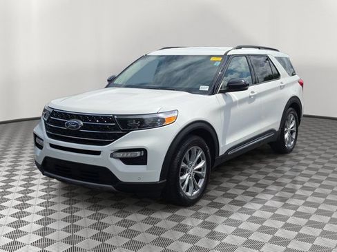 Certified 2023 Ford Explorer XLT w/ Equipment Group 202A RWD image 3