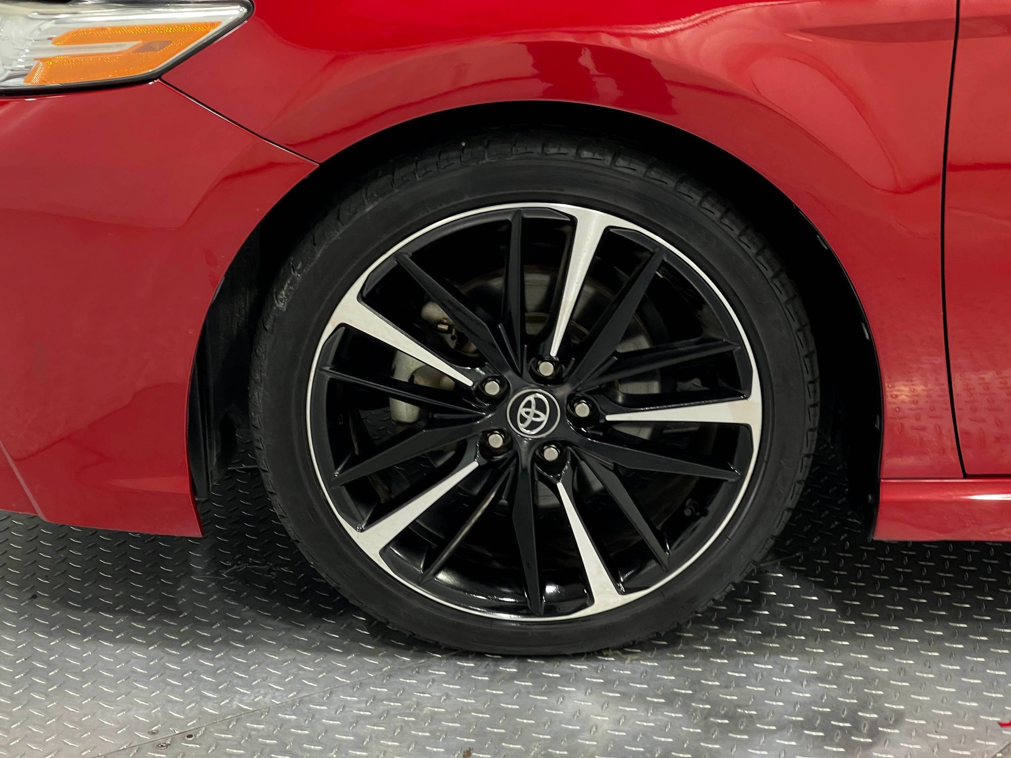 Used 2020 Toyota Camry XSE FWD image 33