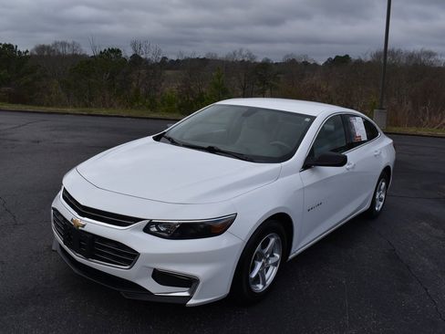 Used 2017 Chevrolet Malibu LS image 2